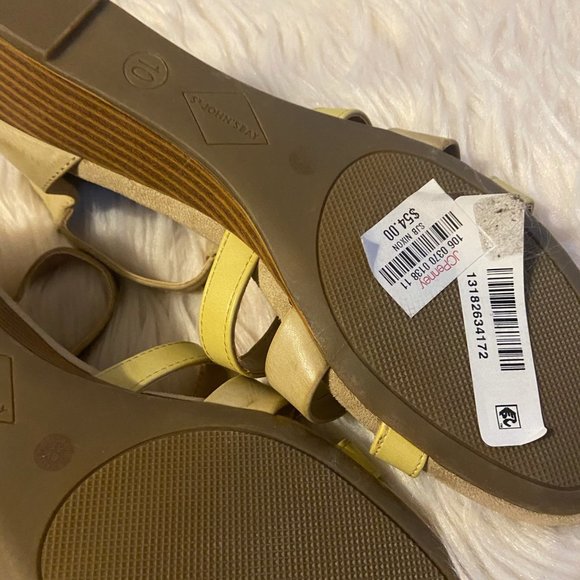 NEW SANDALS W SMALL WEDGE - Picture 3 of 4